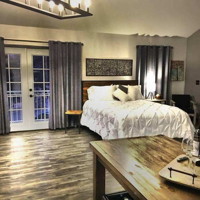 Papillon Cellars - The Loft Hotel มารีโปซา ภายนอก รูปภาพ
